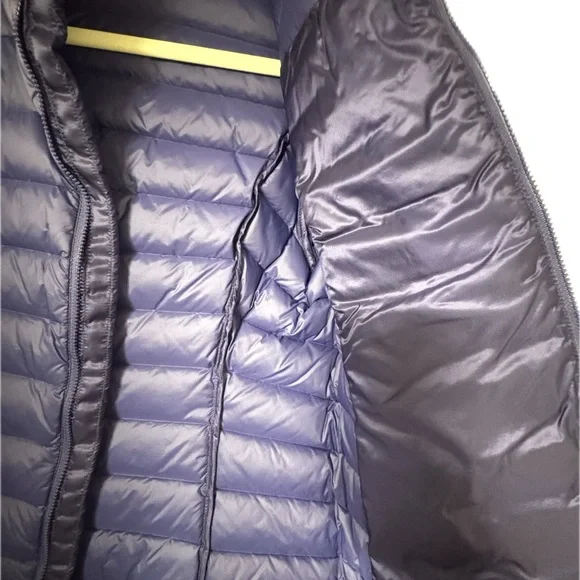 The North Face Women's Vibrant Blue Puffer Jacket - Picture 4 of 15